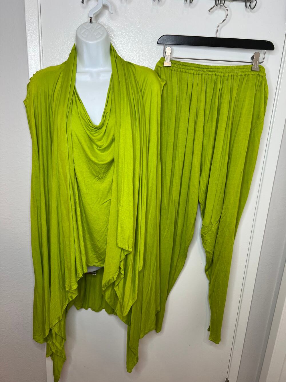 OK Mike Women's 3-pc Sleeveless Outfit Topper/Shirt/Pants Green ~ One Size